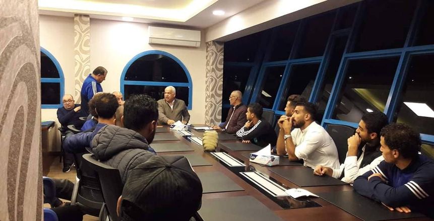بالصور| ننشر كواليس اجتماع رئيس سموحة بـ «لاعبي الفريق» بعد استقالة علي ماهر