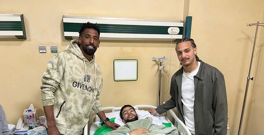 ياسين الملاح يزور قندوسي بعد إجرائه عملية جراحية