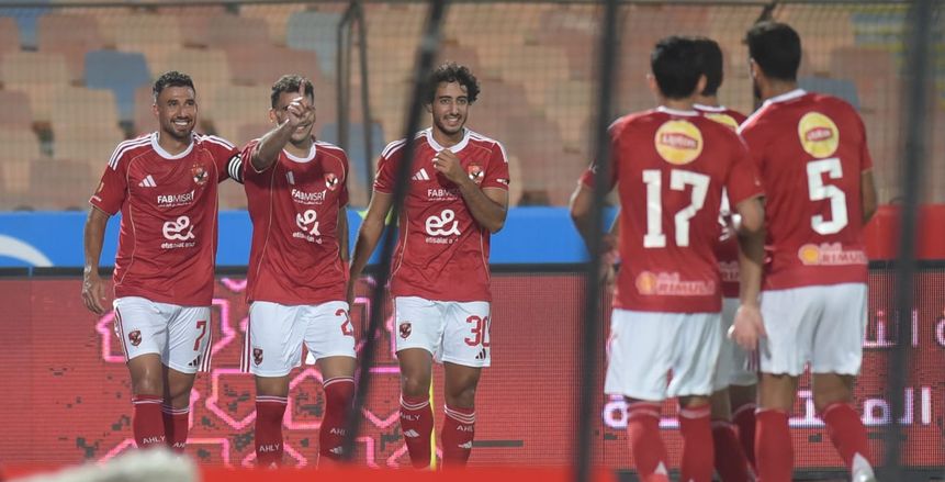 بيقولوا: مدافع الأهلي مهدد بالرحيل وفلسطيني يغادر الزمالك وضربة «داري»