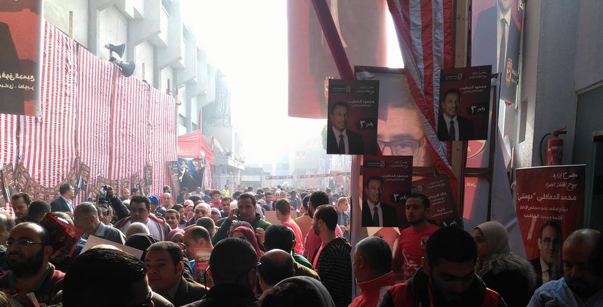 "طاهر" يغير مكانه فى خيمة انتخابات الأهلى بسبب «بيبو»