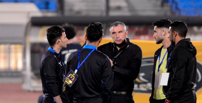 كارتيرون يمنع التصريحات الإعلامية ويهدد نجوم الزمالك بالعقوبات