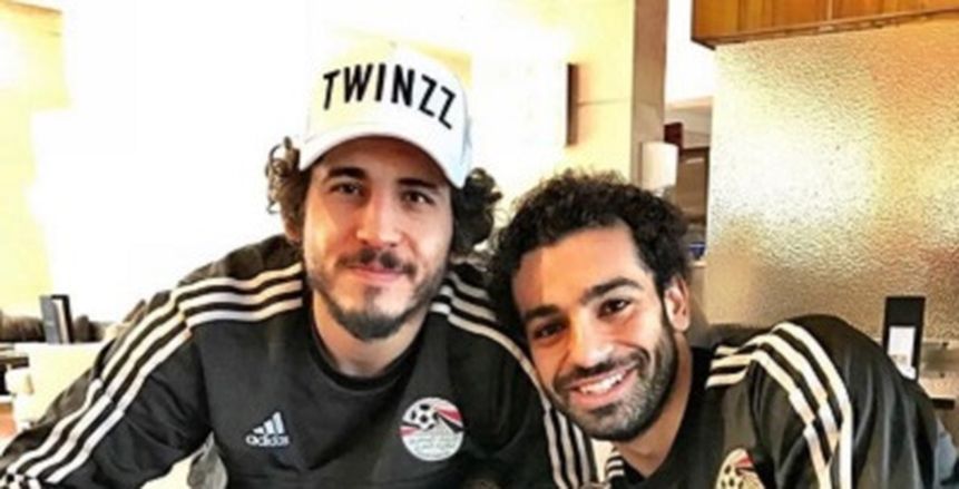 بالصور| محمد صلاح يهنئ "حجازي" بعودته إلى الاحتراف