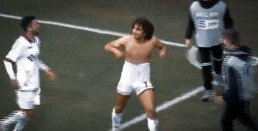 احتفال غريب لعمرو وردة في الدوري اليوناني (فيديو)