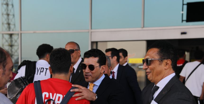 وزير الرياضة يستقبل بعثة منتخب مصر بعد وصولها من بوركينا فاسو (صور)