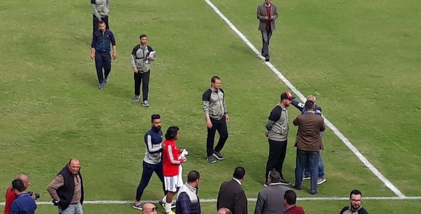خلاف بين القناة والترسانة بسبب رش الملعب بالماء
