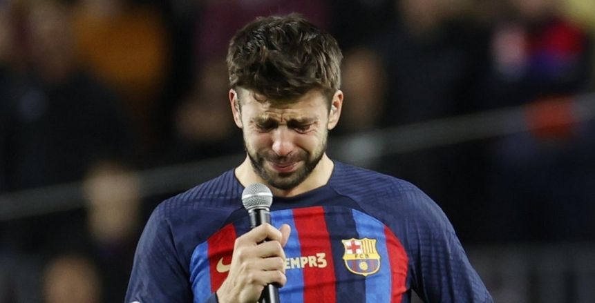 موقف محرج لـ«جيرارد بيكيه» بحفل دوري الملوك