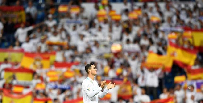بالصور| جمهور ريال مدريد يرد على برشلونة بعلم اسبانيا