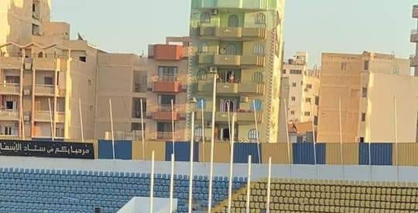 مصطفي يونس يحضر مران الإسماعيلي ويؤازر اللاعبين (صور)