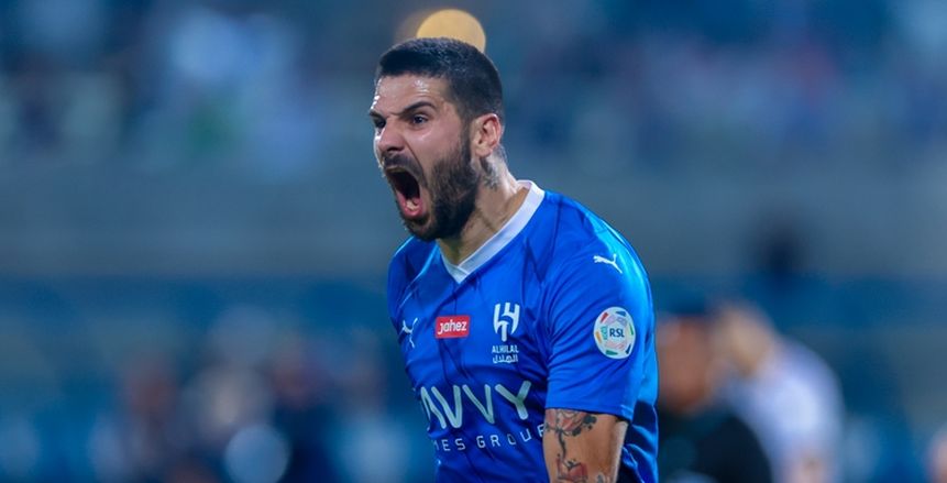 مدرب الهلال السعودي يعلن غياب نجم الهجوم أمام ريال مدريد
