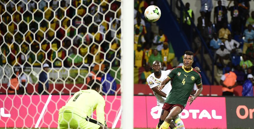 بالصور| فابريس اوندوا يحصل على جائزة أفضل لاعب في مباراة الكاميرون والسنغال
