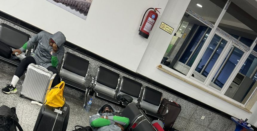 طائرة نيجيريا تستعد لمغادرة ليبيا بعد تزويدها بالوقود