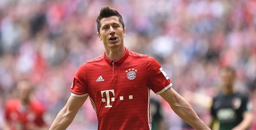 «هاينكس» يحذر «ليفاندوفسكي» من الاهتمام بمفاوضات ريال مدريد