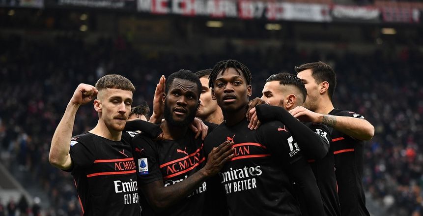 ميلان يفوز على ساليرنيتانا بسهولة ويتصدر الدوري الإيطالي مؤقتا