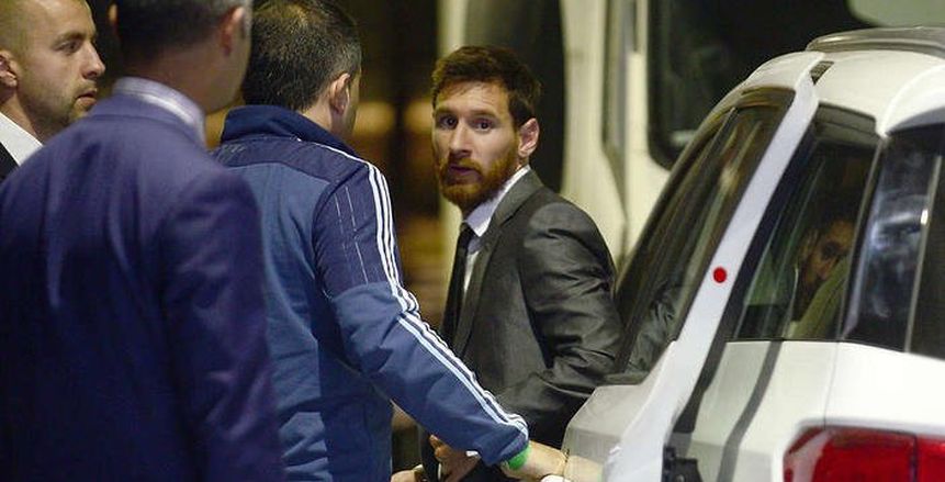 قبل حفل زفافه.. "ميسي" يصل برشلونة لتجديد عقده
