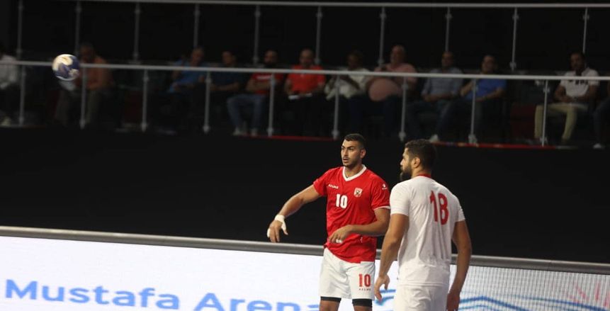 كاتونجا يتألق ويقود يد الزمالك لهزيمة الأهلي 20-19 في الدوري المصري