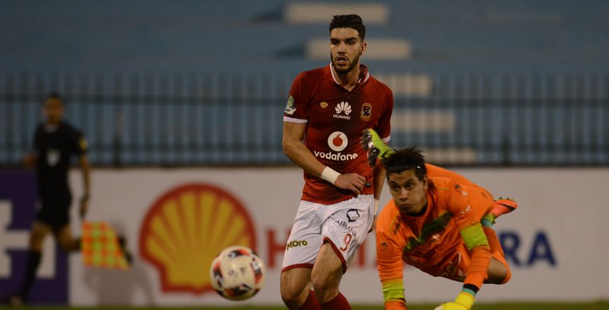 جهاز «الأهلي»  يطمئن على «أزارو» بعد إصابة «القمة 115»