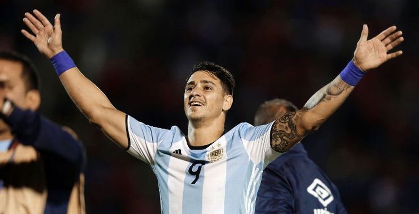 فريق أرجنتيني يخوض أغرب رحلة في تاريخه ويلعب بقمصان المنتخب في كوبا ليبرتادوريس