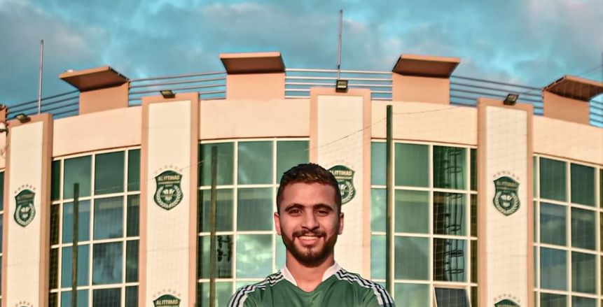 محمد مصيلحي يجتمع مع محمد محمود لاعب الأهلي المعار للاتحاد السكندري