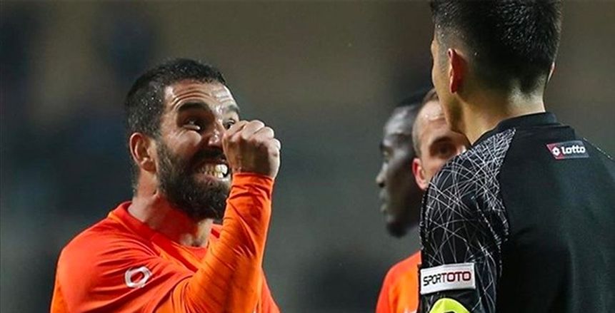 أردا توران عن طرد مصطفى محمد: التحكيم معنا مختلف عن باقي الأندية