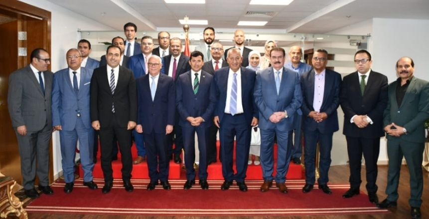  وزير الرياضة ومحافظ بورسعيد يوقعان عقود تدشين ستاد المصري الجديد