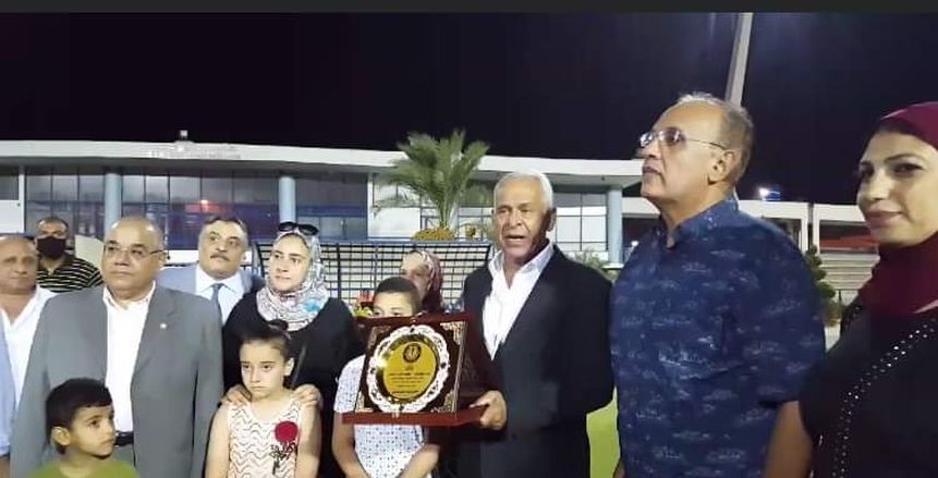 نادي سموحة يكرم أسرة الشهيد أحمد منسي بـ"عضوية عاملة"
