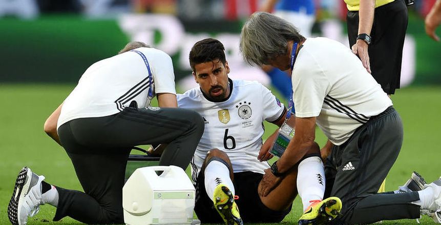 "خضيرة" يتعرض للإصابة في مران المنتخب الألماني