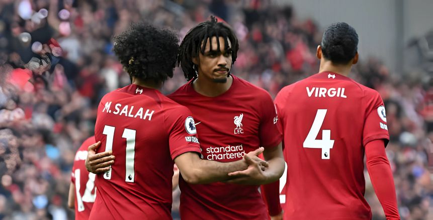 صدمة لجماهير ليفربول.. تطور جديد يُعقد مستقبل محمد صلاح وأرنولد وفان دايك
