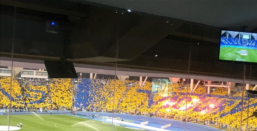 بالفيديو.. جماهير النصر تشعل أجواء قمة الدوري السعودي بالشماريخ