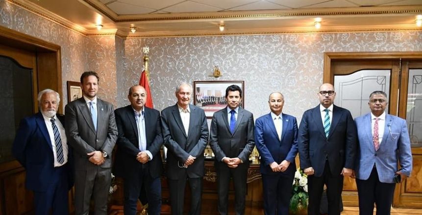 رئيس الاتحاد الدولي للسباحة: مصر قبلة العالم لتنظيم البطولات