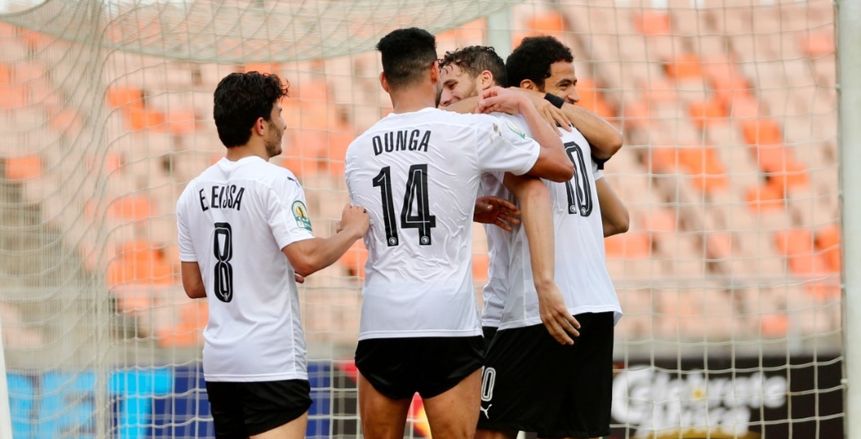 رئيس الرجاء المغربي يرحب بمسئولي بيراميدز قبل مباراة الفريقين الأحد