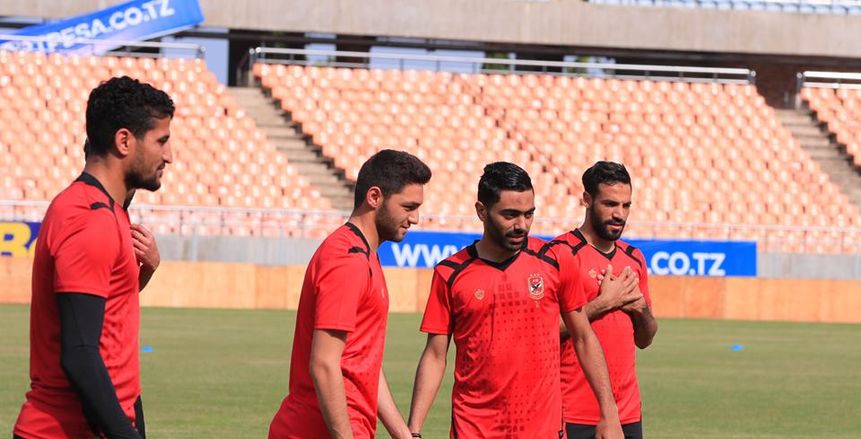 القمة 117| لاسارتي يشرح نقاط قوة وضعف الزمالك للاعبي الأهلي بمحاضرات فيديو