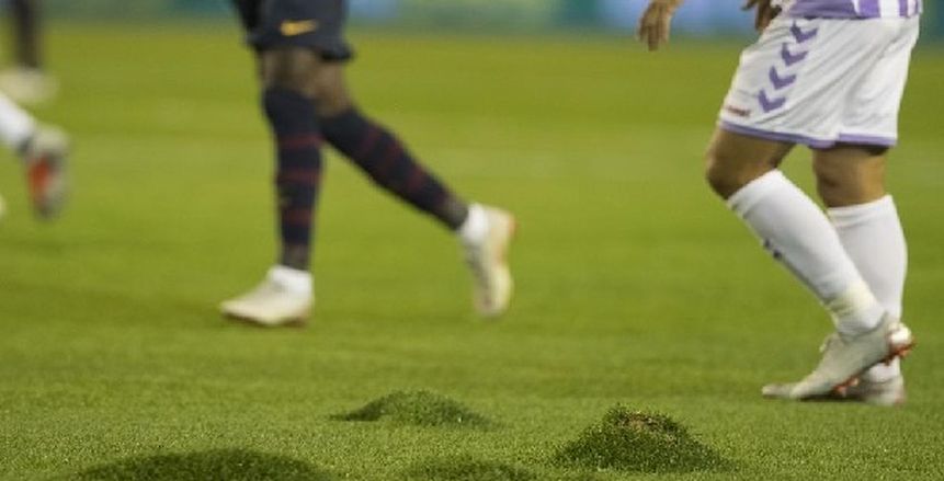 التحقيق مع مسئولي بلد الوليد بسبب «حقل البطاطا» في مباراة برشلونة