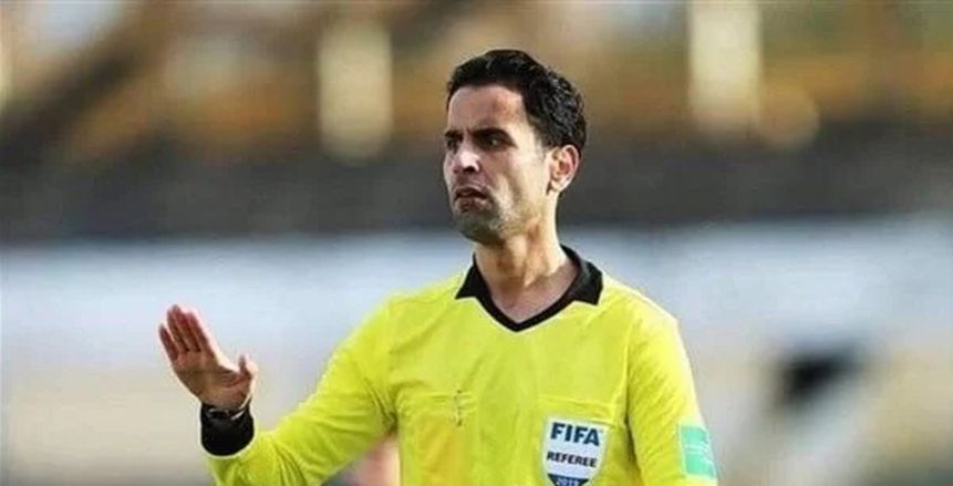 قرار فيفا يهدد حكم السوبر الأفريقي بين الأهلي والزمالك
