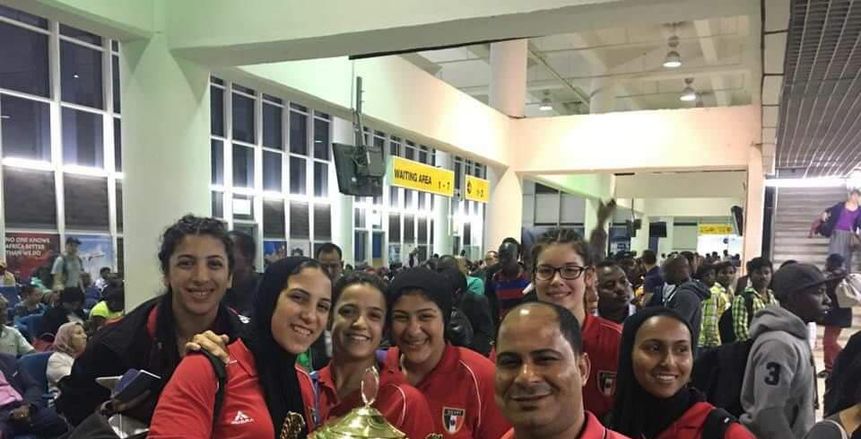 بالصور| بعد تحقيقهم بطولة افريقيا.. وصول بعثة ناشئات منتخب مصر لكرة اليد إلى القاهرة