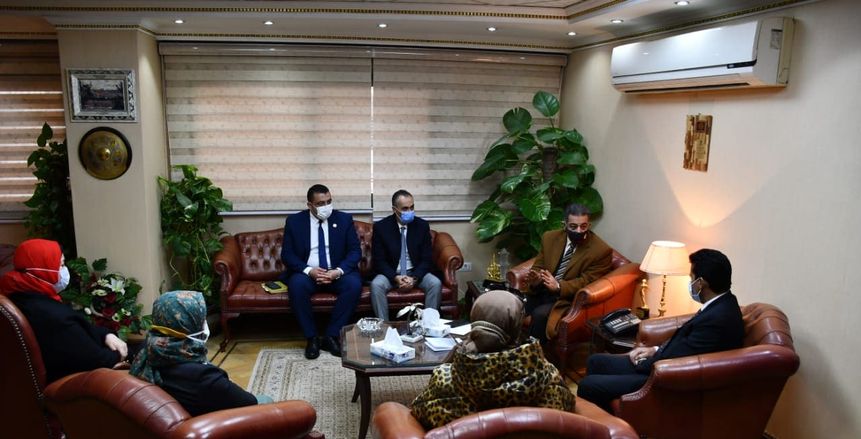 وزير الرياضة يبحث مع اتحاد السلة نشر اللعبة في المدارس