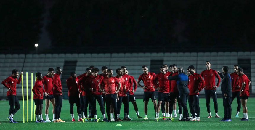 معلق مباراة السوبر الأفريقي بين الأهلي والرجاء 