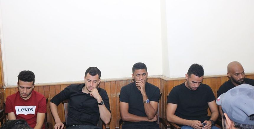 صور.. نجوم الأهلي والزمالك يتوافدون على عزاء علاء علي بالحامدية الشاذلية