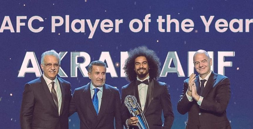 أكرم عفيف يتوج بجائزة أفضل لاعب في آسيا.. وسون أفضل محترف