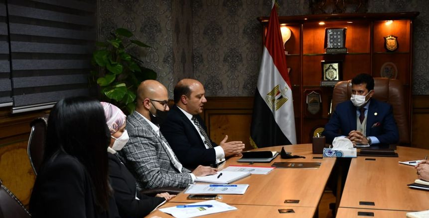 وزير الرياضة يناقش مع اتحاد الجمباز استعدادات استضافة بطولة العالم