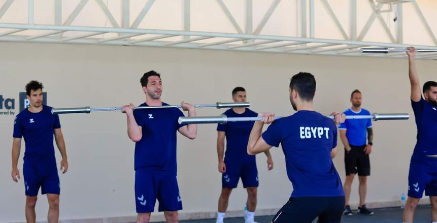 تدريبات بدنية شاقة في اليوم الأول لمعسكر منتخب مصر لليد بالغردقة «صور»