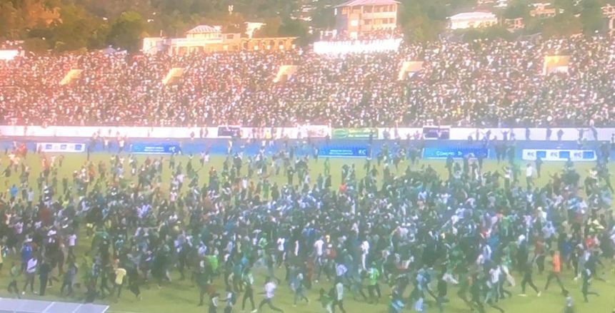 نائب رئيس اتحاد الكرة بعد اقتحام جماهير جزر القمر الملعب: "لاعبو منتخبنا بخير"