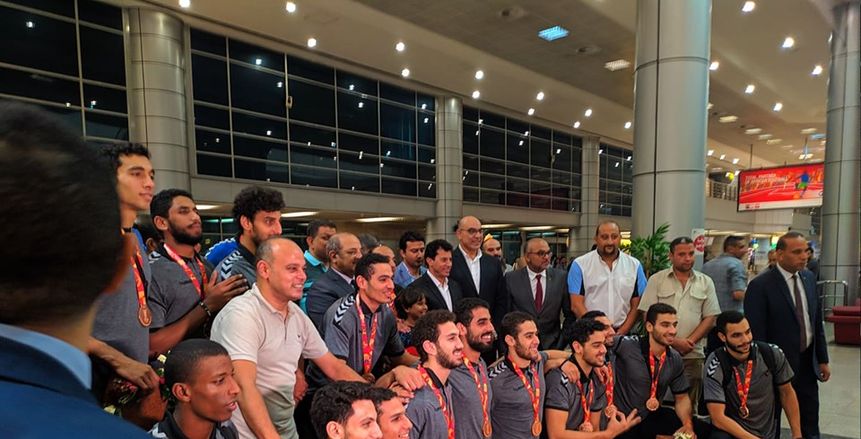 بالصور.. وصول بعثة منتخب مصر لكرة اليد بعد تحقيقهم برونزية كأس العالم