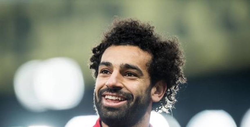 بـ"آيس كاب وكوفية".. محمد صلاح يقاوم البرد في إنجلترا (صور)