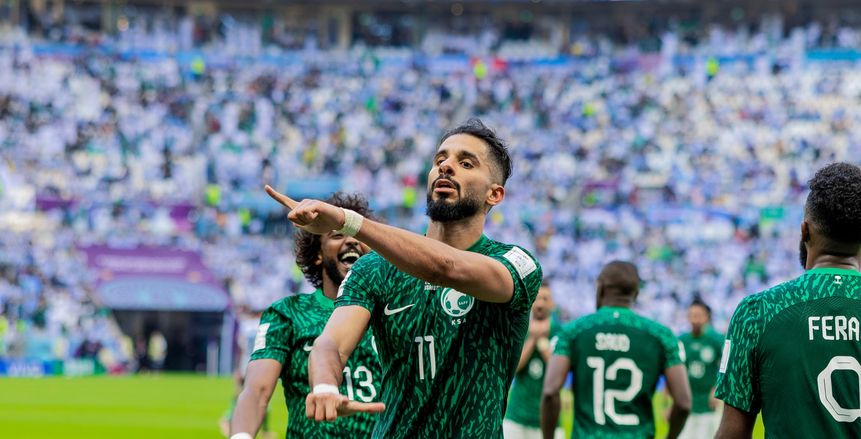 التاريخ «أخضر».. الصحف السعودية تحتفي بسقوط العملاق الأرجنتيني