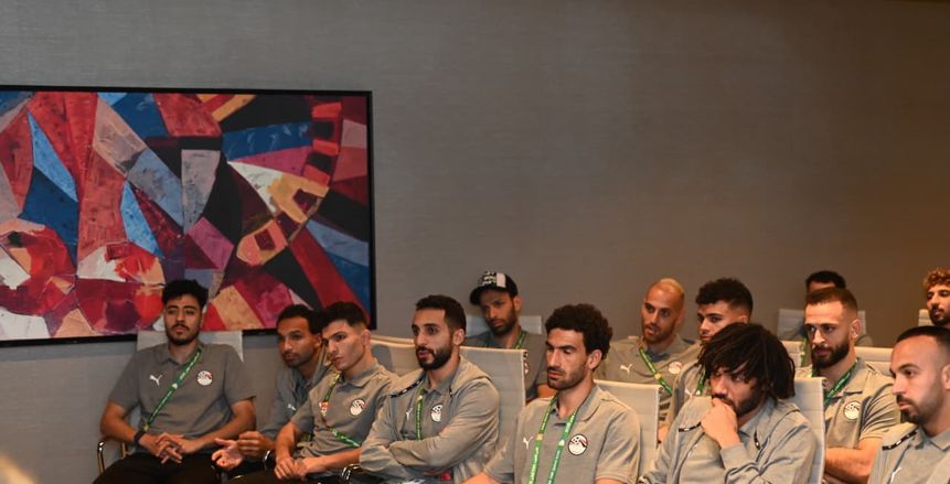 منتخب مصر المشارك في كأس العرب يحتفل بعيد ميلاد كريم العراقي