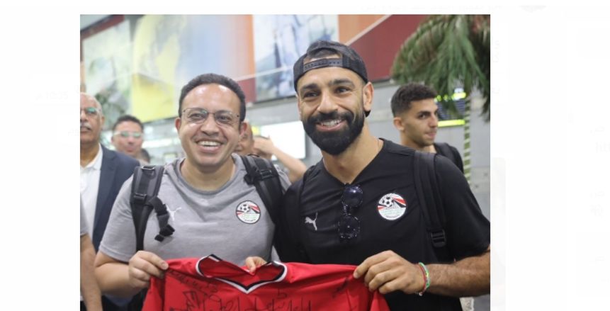 منتخب مصر يحتفل بوصول طبيب «الفراعنة» للمباراة رقم 100