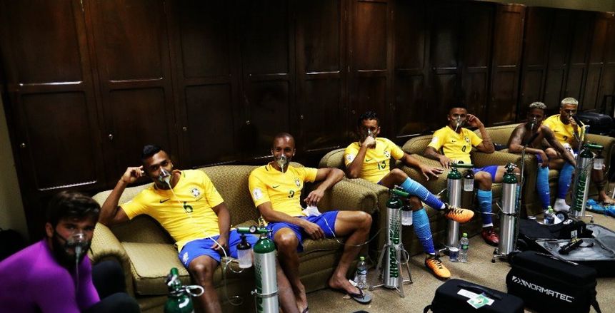 بالصور| أنابيب أكسجين في غرف ملابس لاعبي البرازيل