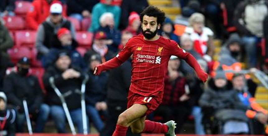 صلاح يهدي قميصه لفتاة بين شوطي مباراة مونتيري (فيديو)