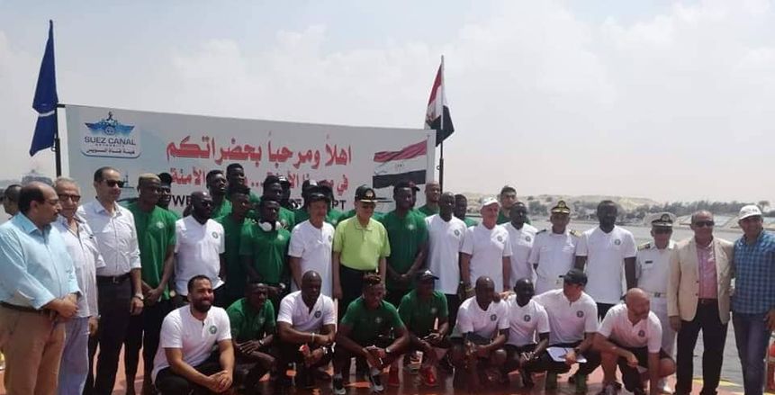 بالصور| بعثة منتخب نيجيريا في قناة السويس قبل أمم أفريقيا