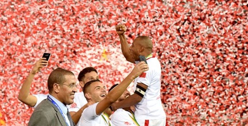 مشجعو الوداد يسهرون حتى الصباح في شوارع العاصمة المغربية احتفالا بدوري الأبطال